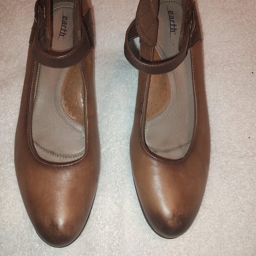 WOMEN'S SIZE 12 "EARTH DAY TRIPPER"" BROWN CUSHIONED LEATHER HEEL ANKLE STRAP